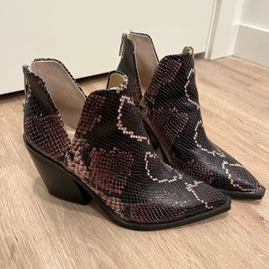 Like New - Vince Camuto Snake print bootie